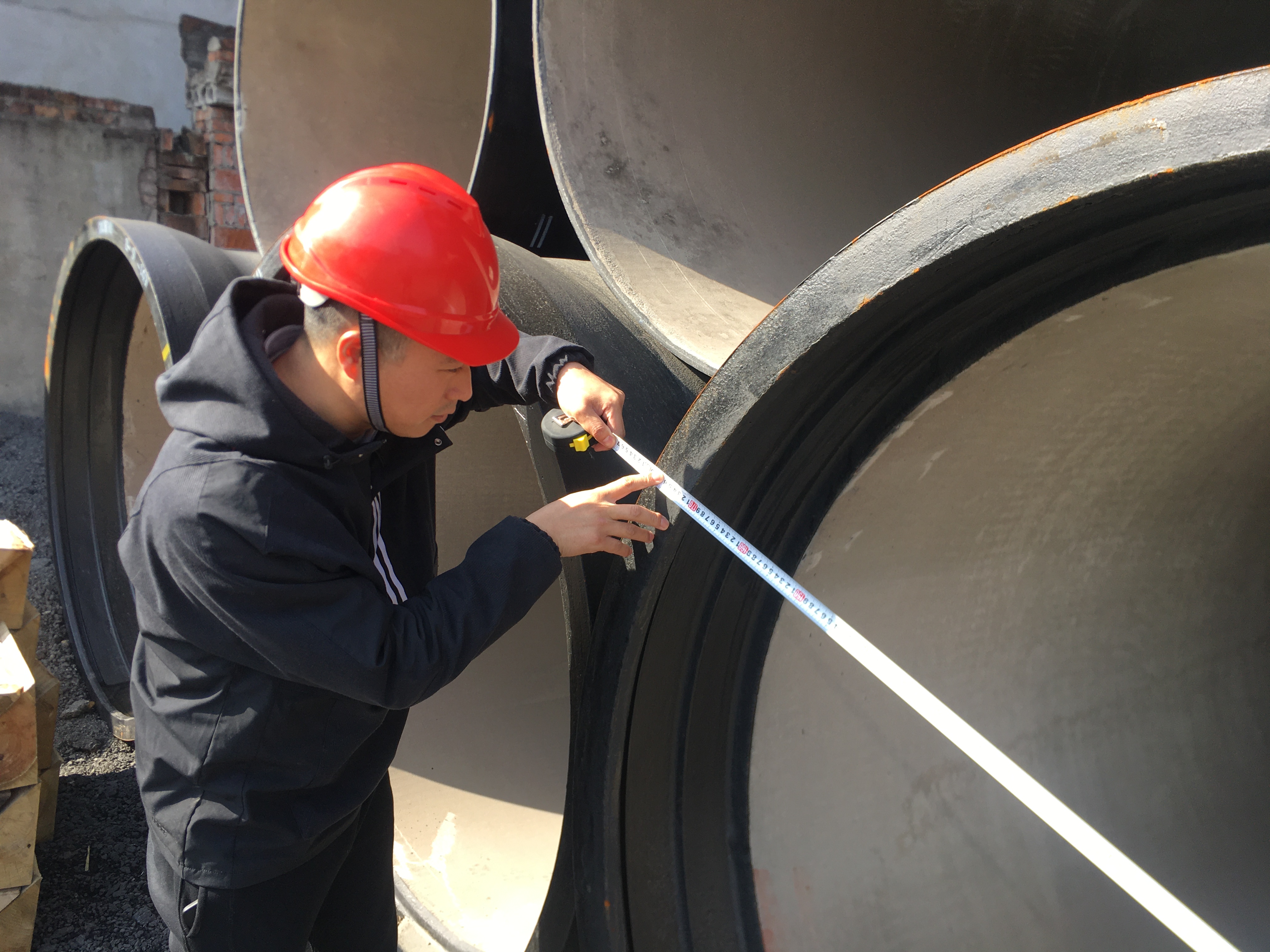 向堅守崗位者點(diǎn)贊致敬